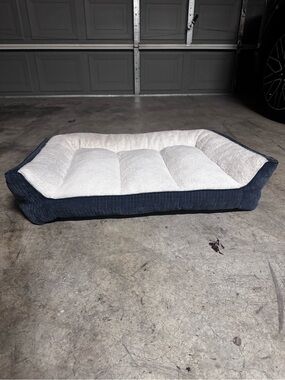 Kirkland Signature Navy & Cream Plush Dog Bed
